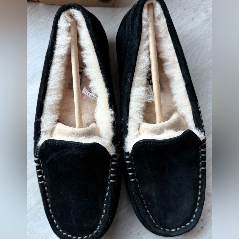NIB Black Ugg Women’s Ansley Slipper - 6